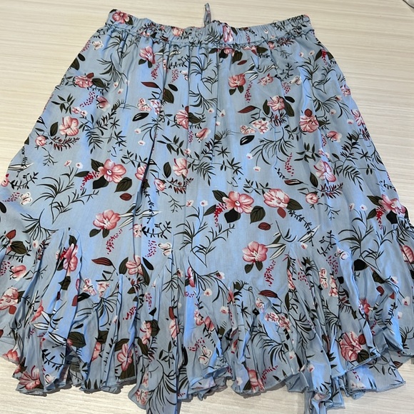 Yakira Bella women’s knee length skirt with flower details size L - Picture 3 of 3